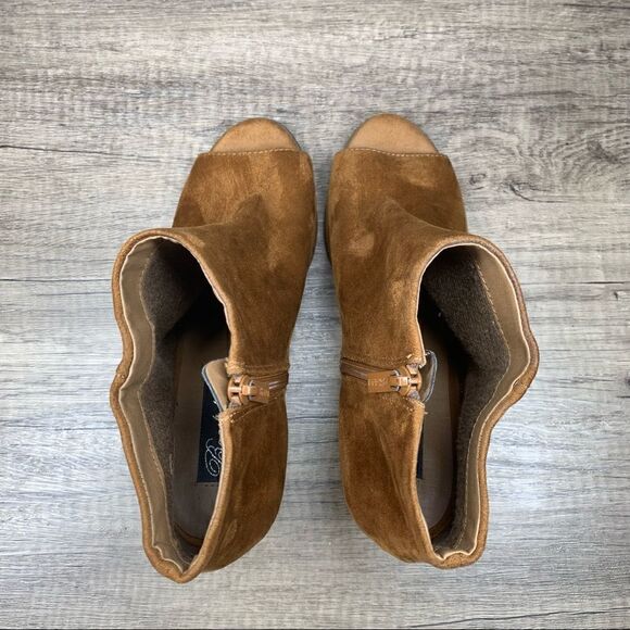 Breckelles~Women’s~Amber-31~Faux Suede Peep Toe~Chunky Heel Bootie~Size 8 - Picture 7 of 9